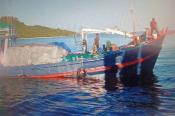 KPLP RI dan APMM Malaysia evakuasi awak kapal KM Jaya Makmur 88