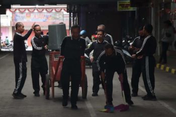 Polres Magelang Kota bersih-bersih pasar
