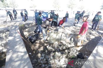 Antam-PWI sinergi aksi bersih pesisir pantai