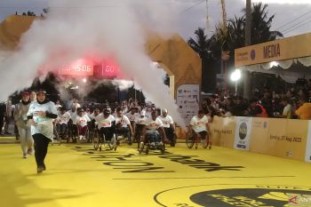 40 peserta nomor kursi roda jajal lintasan Maybank Marathon 2023 di Bali