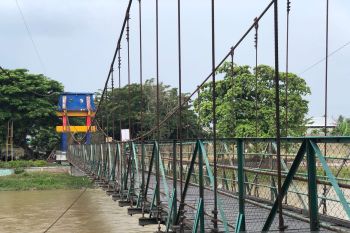 Pengendara "takut" lewati jembatan gantung Nunu-Maesa