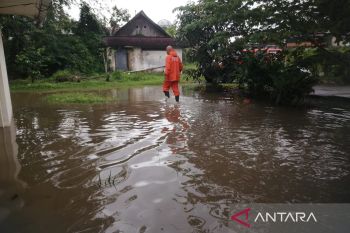 Hujan deras akibatkan banjir dan longsor di Bukittinggi