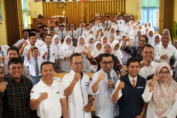 Puluhan Siswa MAN 1 Padang mendapat penyuluhan hukum dari Peradi