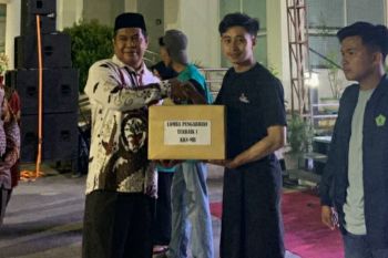 Kayyis dan Rheina dari UIN Walisongo raih penghargaan "Pengabdian Terbaik"