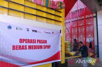 Perum Bulog SulutGo lakukan OP beras pasar tradisional antisipasi musim paceklik