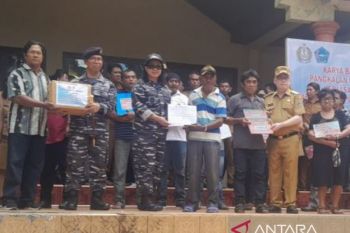 TNI AL lakukan bakti sosial tingkatkan mutu kesehatan warga kepulauan Sitaro