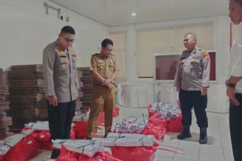 Kapolres tinjau tempat logistik Pilkades Serentak di Lampung Selatan