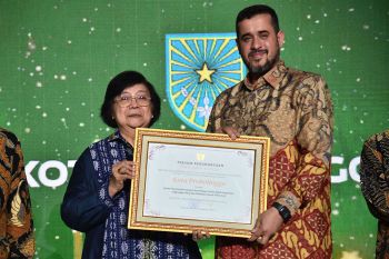 Wali Kota Probolinggo terima penghargaan Nirwasita Tantra