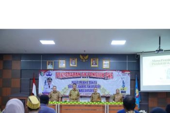 Pj Bupati Pringsewu serahkan SK pensiun kepada 244 PNS Pringsewu