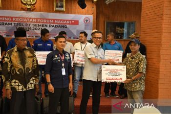 Semen Padang serahkan TJSL Rp3 miliar dukung pembangunan berkelanjutan
