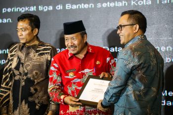 Peduli pendidikan-SDM, Bupati Agam Kembali Raih Penghargaan