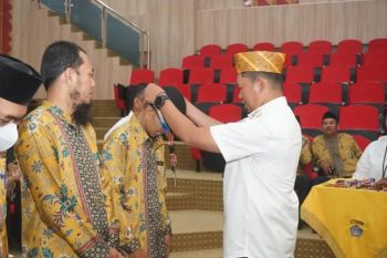 Pj Wali Kota lepas 74 calon jamaah umrah asal Kota Kendari