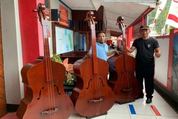 Lapas IIB Tahuna hasilkan alat musik dukung lestarikan seni budaya
