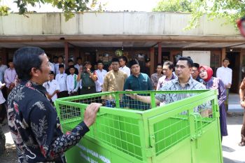Semen Gresik salurkan Rp215 juta dukung pengentasan warga miskin Jateng