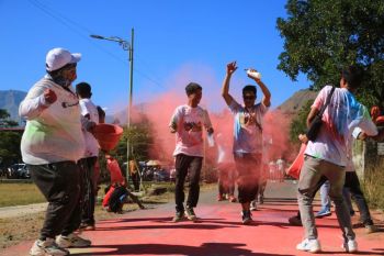 1.300 peserta ikuti Rinjani Color Run 2023 - Video