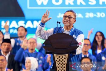 Ketum PAN Zulhas soal Cak Imin pindah ke Anies: Belok "enggak" kasih sein