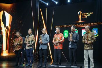 Penjabat Gubernur Sulbar meraih penghargaan Indonesia Award 2023
