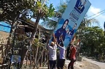 Partai Demokrat NTB turunkan baliho Anies - AHY