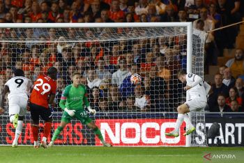 Liga Inggris - West Ham puncaki klasemen setelah kalahkan Luton 2-1