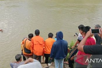Tim Basarnas cari korban tenggelam di Sungai Komering