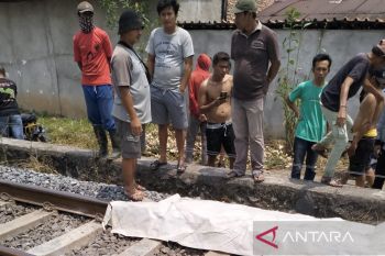 KAI Tanjung Karang evakuasi jasad wanita tertabrak kereta api