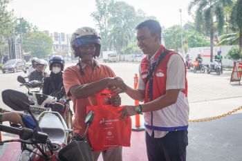 Pertamina Sumbagsel bagikan bibit  tanaman peringati Harpelnas 2023