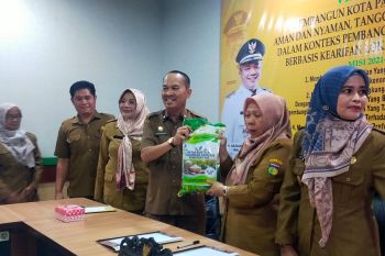 Pemprov Sulteng salurkan bantuan pangan bagi masyarakat Palu