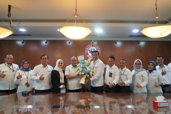 Hari Pelanggan Nasional, PLN Sumbar Sambangi PT Semen Padang