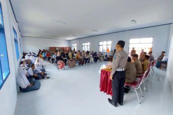 Polres Pasangkayu sosialisasikan tertib berlalu lintas kepada siswa SMA