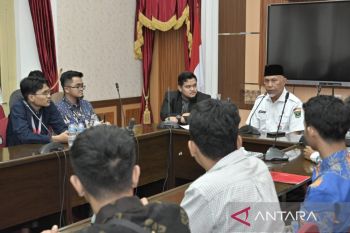 Gubernur Sumbar lepas 70 mahasiswa kuliah di delapan negara