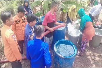 Damkarmat Lampung Selatan salurkan 31.500 liter air bersih untuk warga