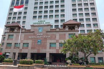 Gedung Pemkot Jaksel dipasang "water mist" guna kurangi polusi udara