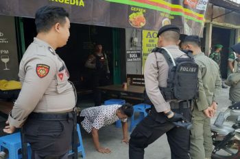 Satpol PP Sleman melakukan pembinaan pelajar bolos sekolah