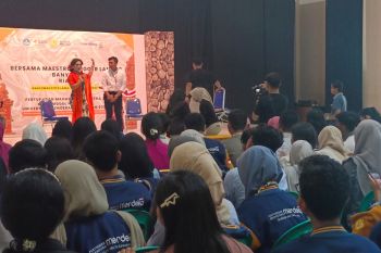 196 mahasiswa PMM Unsoed belajar bersama maestro lengger lanang