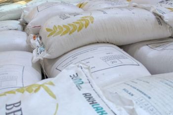 Setiap bulan pemerintah salurkan sekitar 210 ribu ton beras bantuan, kata Presiden Jokowi