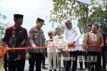 Bupati Luwu meresmikan pengaspalan jalan dua desa senilai Rp12,88 miliar
