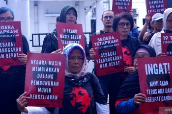 Lagu "Munir" dinyanyikan aktivis di depan Kantor Komnas HAM