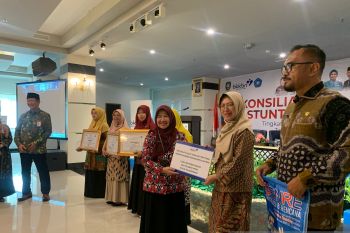 Pemkot Tanjungpinang terima penghargaan dari BKKBN karena turunkan stunting