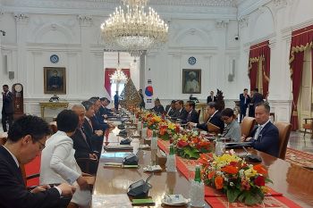 Jokowi holds bilateral meeting with South Korea's Yoon