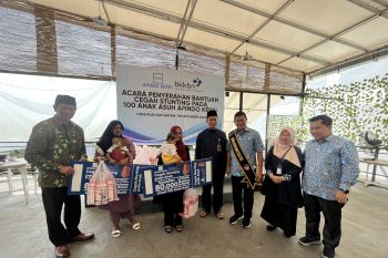 Apindo dan BKKBN Kepri serahkan bantuan pada 100 anak stunting