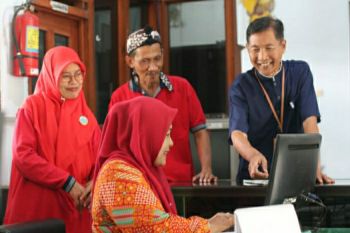 Meningkatkan literasi dengan digitalisasi media literasi