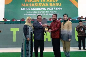 Ketua MK sampaikan kuliah umum mahasiswa baru Unissula