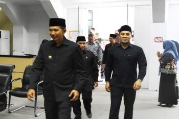 Bupati Barut tanggapi pemandangan umum fraksi PKB