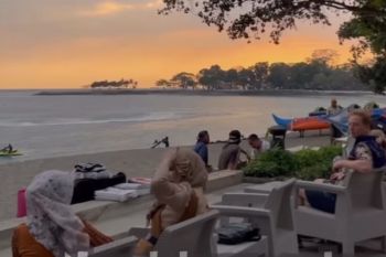 Angkringan Aruna: Resto Tepi Pantai yang Asyik saat Akhir Pekan