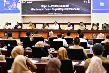 Penjabat Gubernur Sulsel minta bupati/wali kota serius tangani inflasi