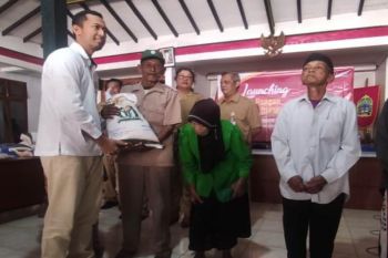 Bulog Yogyakarta melaksanakan penyaluran perdana bantuan pangan tahap II