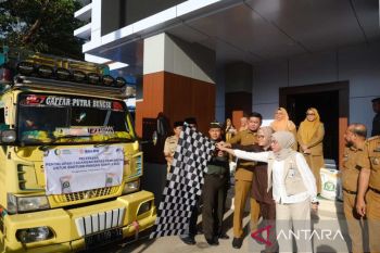 Pemkab Gowa dan Bulog salurkan bantuan cadangan pangan beras tahap II