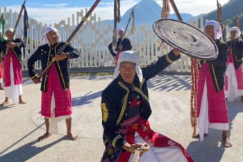 Tari Tandang Mendet dari kaki Gunung Rinjani