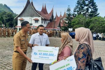 Petani dan THL Kabupaten Solok terima santunan BPJAMSOSTEK