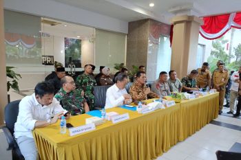 Gubernur Ansar ajak warga jaga situasi kondusif demi investasi